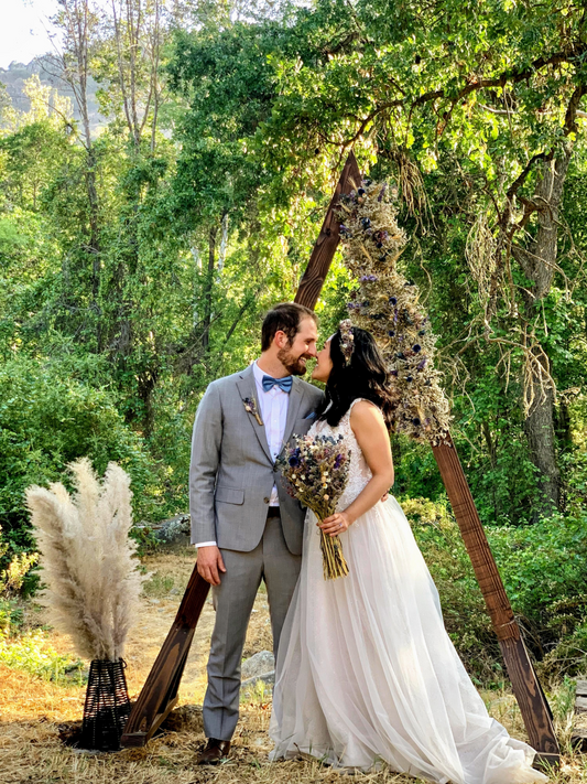 What Flowers Work Best for a Boho Outdoor Wedding Arch?
