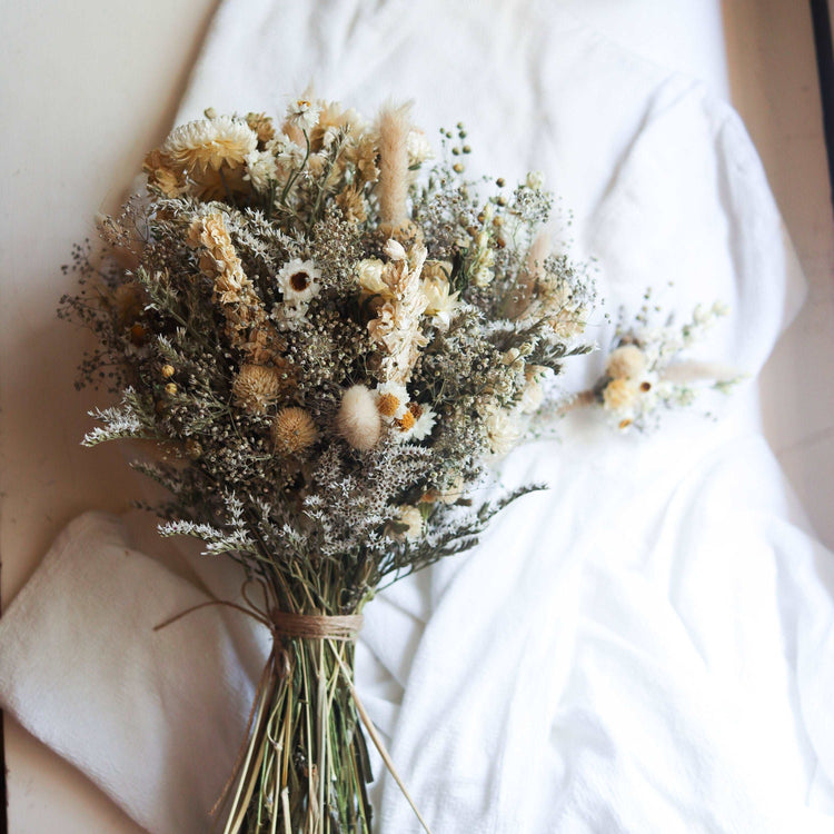 Blush Strawflower Dried Flowers Bouquet / Preserved Daisy Rose Flowers Bouquet / Wedding Bridal bouquet / Preserved larkspur herbs Natural